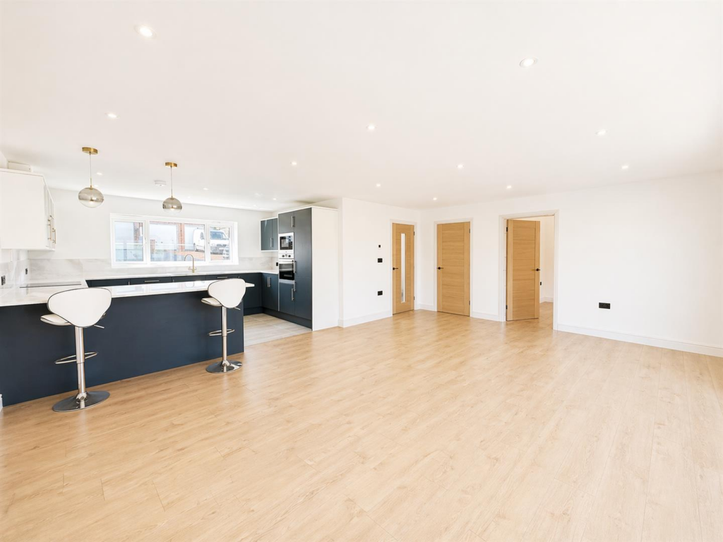 2-bed detached on Bolney Avenue, Peacehaven, £375,000