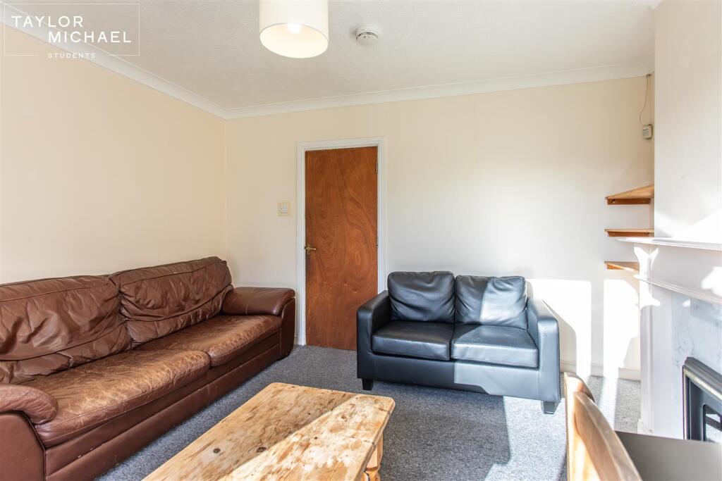 6 bedroom terraced house for rent