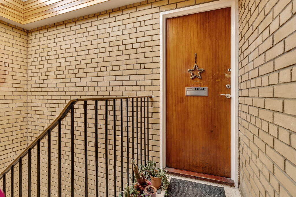 Apartment in Glasgow, Scotstounhill, Jordanhill - View 3