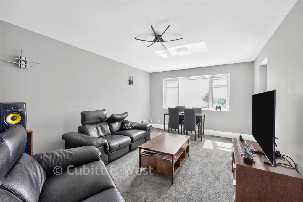 Apartment in Havant, Hampshire - View 2