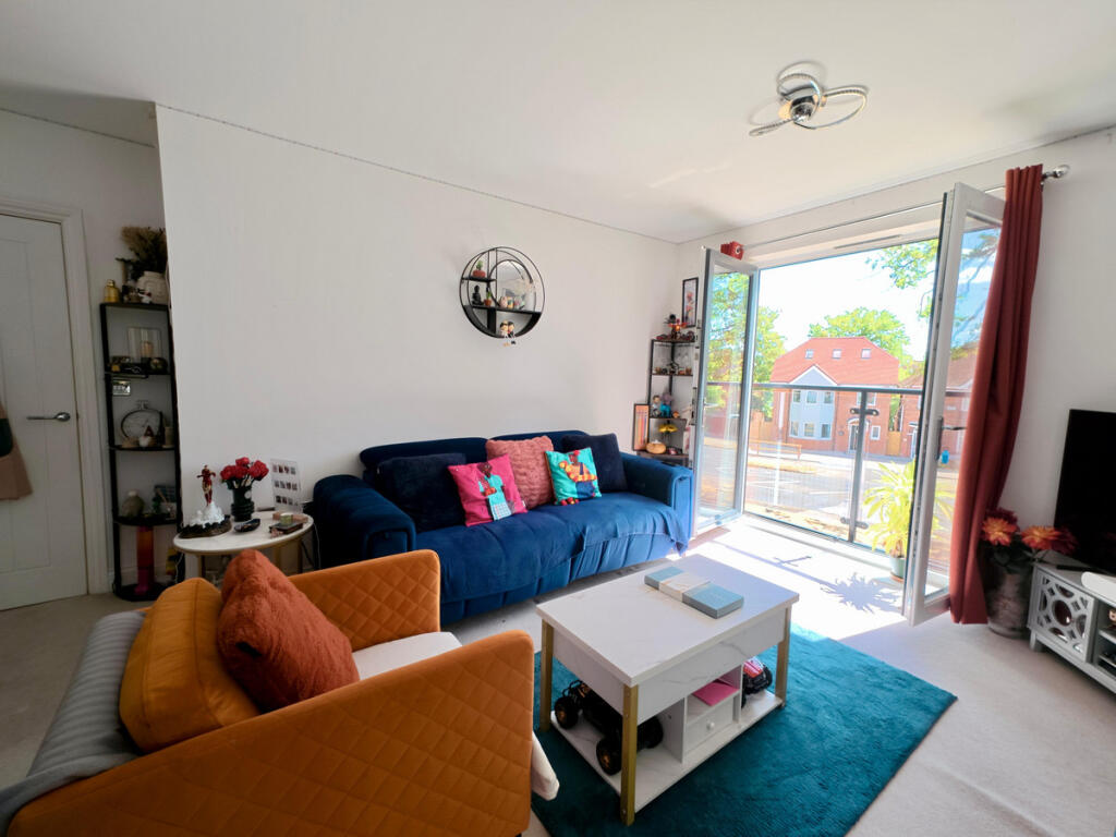 Apartment in Reading - View 3