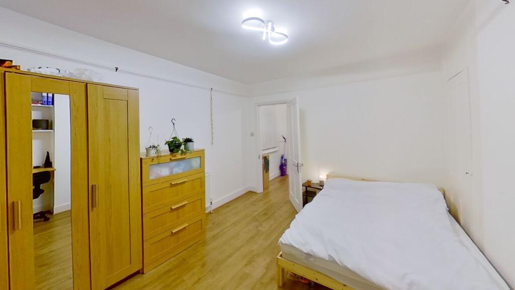 Main image of property: Guildford Park Road, Guildford, Surrey, GU27ND