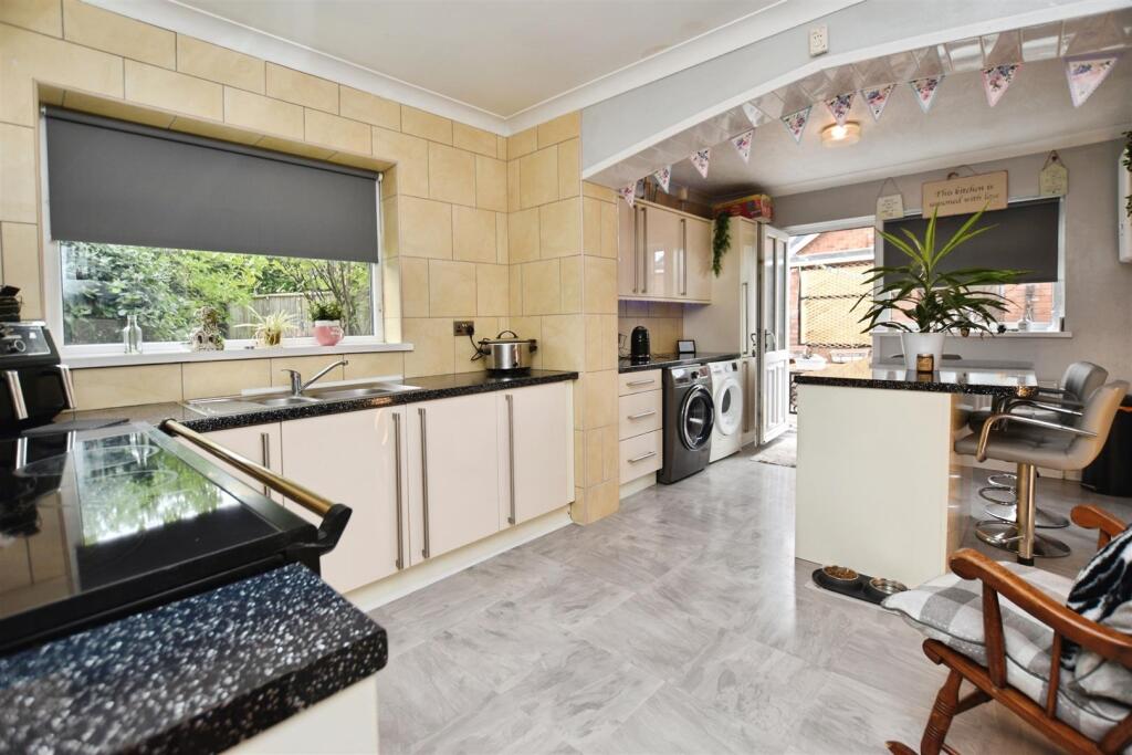 House in Hull - View 4