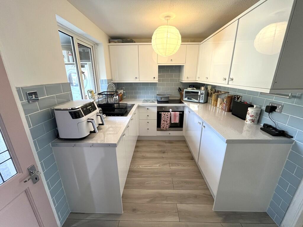 Henbury Close, Canford Heath photo 3