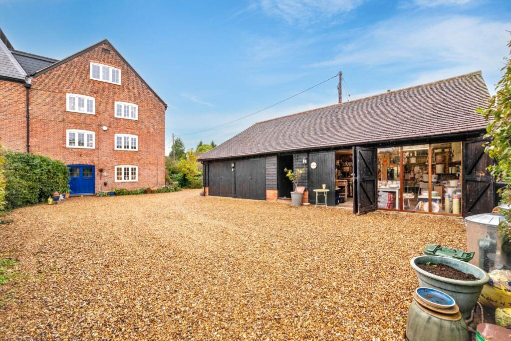 House in Canterbury - View 2