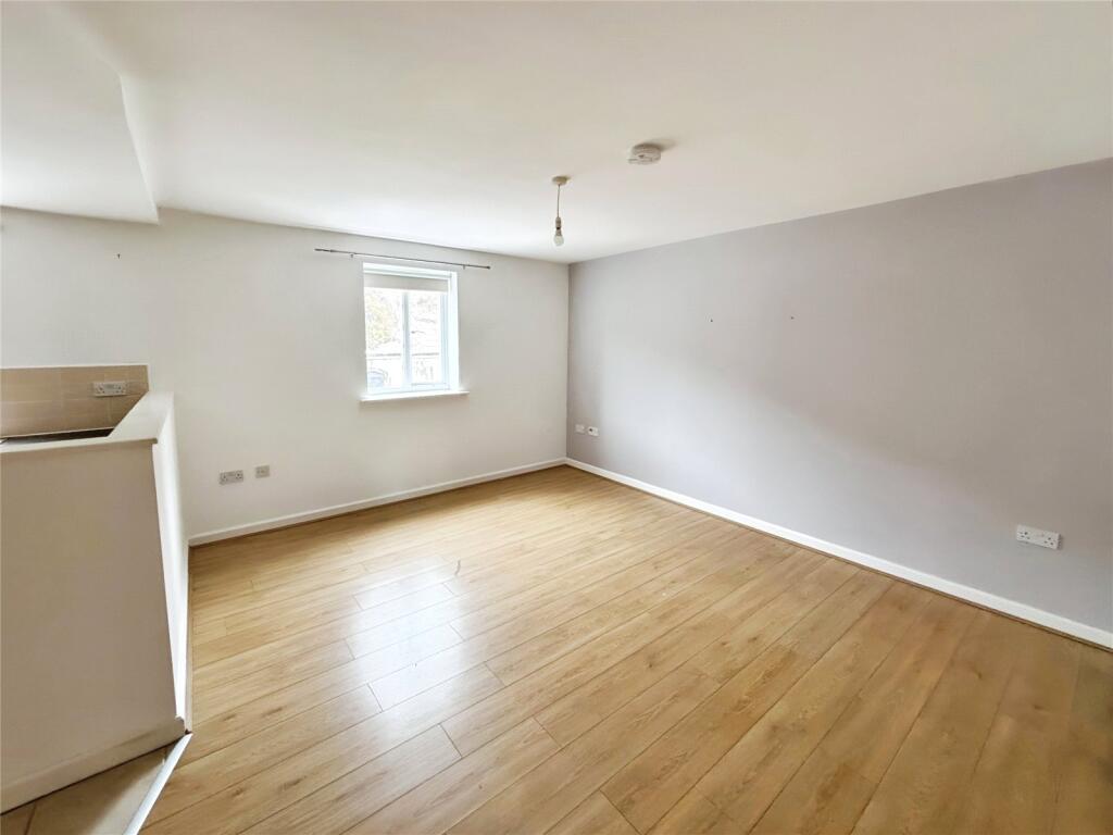 Apartment in Liverpool, Dingle - View 3