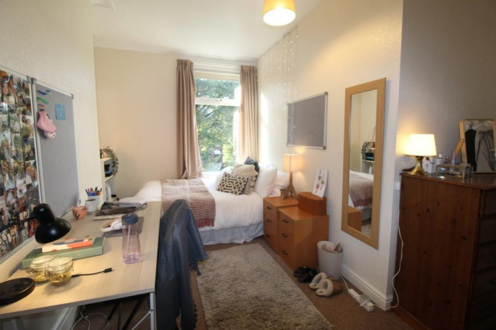 8 bedroom house for rent