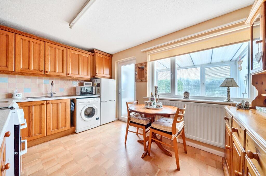 Holcombe Drive, Llandrindod Wells, Powys photo 3