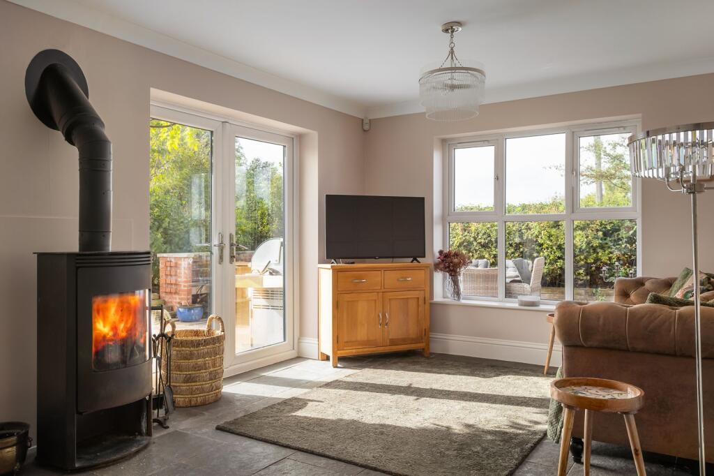 House in Wychavon, Ombersley - More