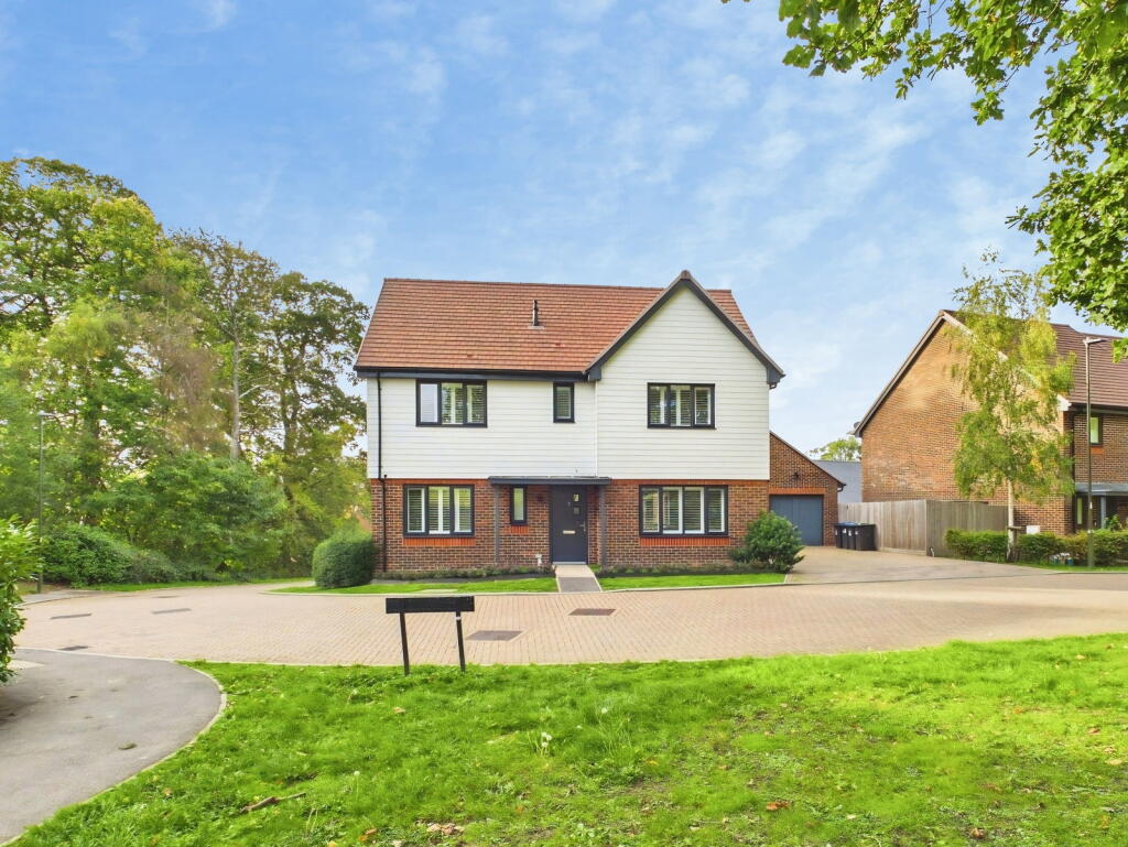 4-bed detached on Hamish Way, Handcross, £750,000