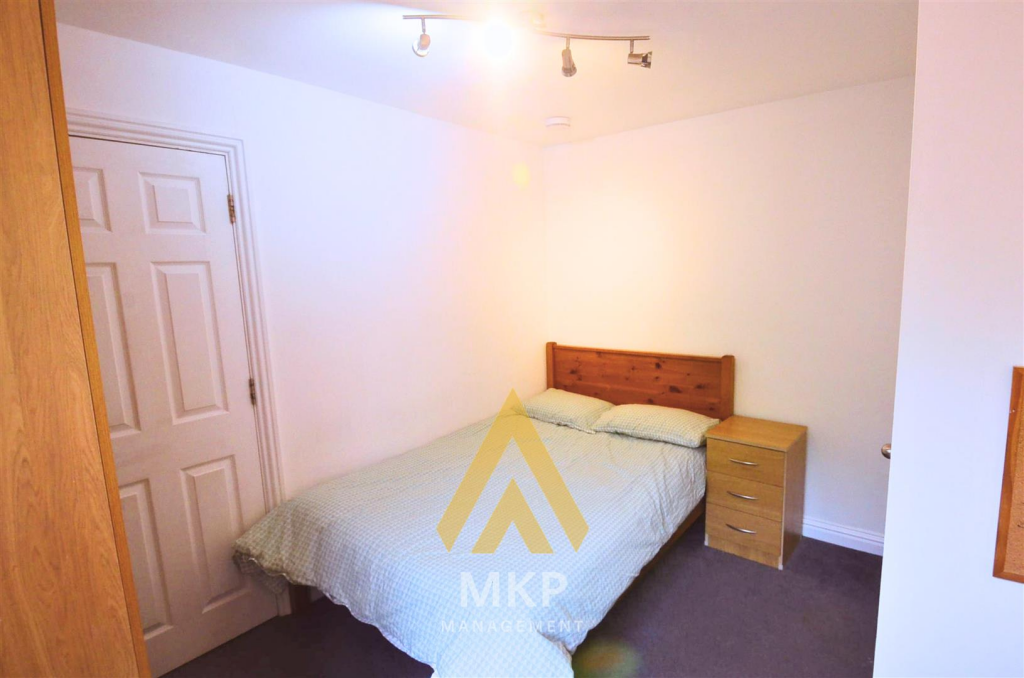 6 bedroom terraced house for rent
