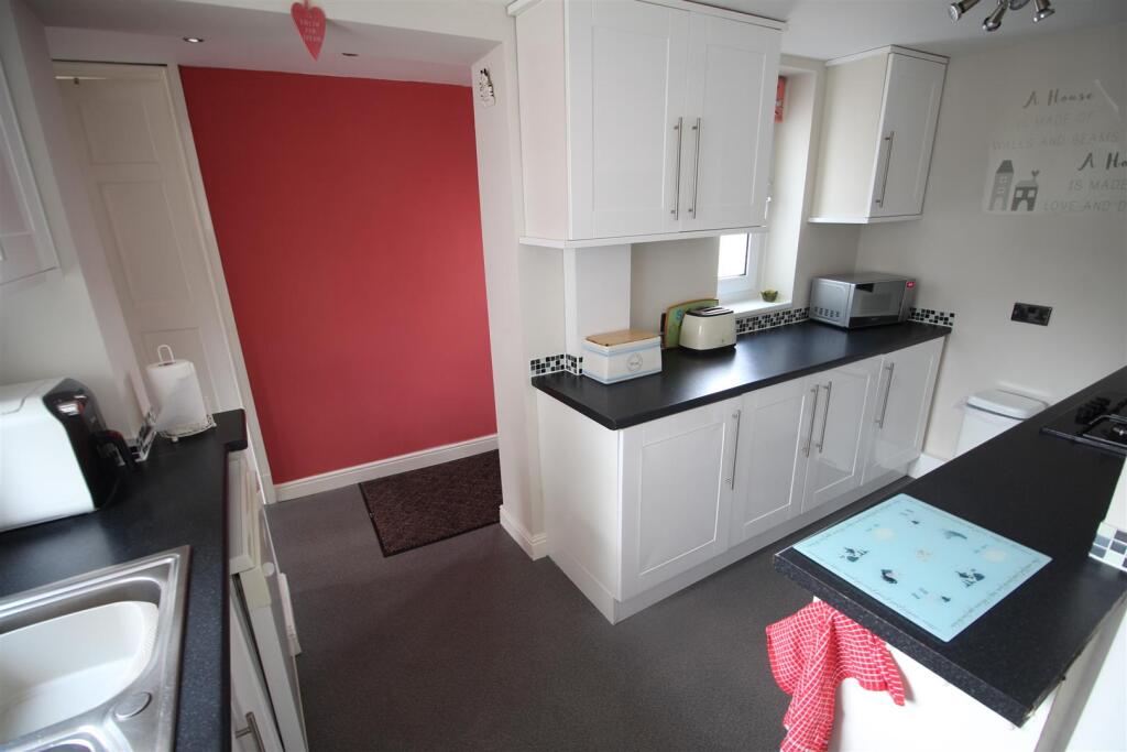 Glendale Drive, Bradford, BD6 photo 2