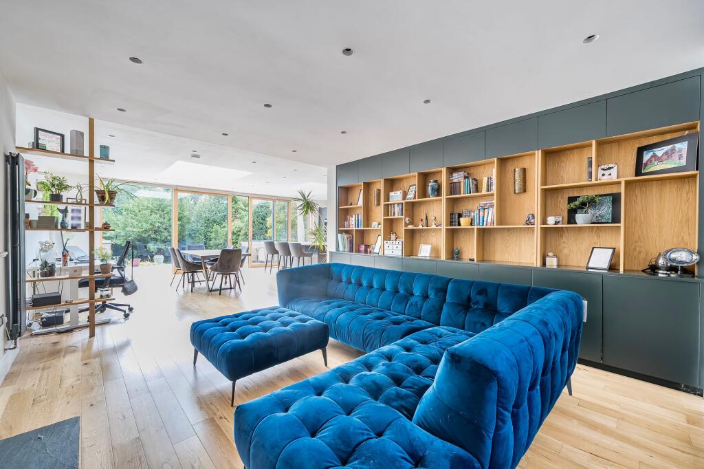 House in Mole Valley, Leatherhead - View 5