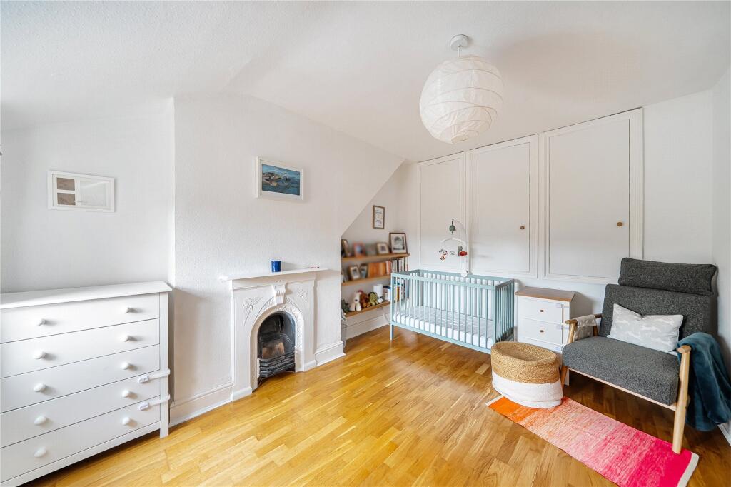 Apartment in London - More