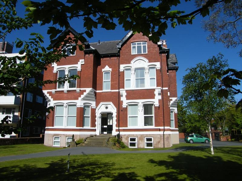 Main image of property: Flat 8,29 Park Crescent,Southport,PR9 9LE
