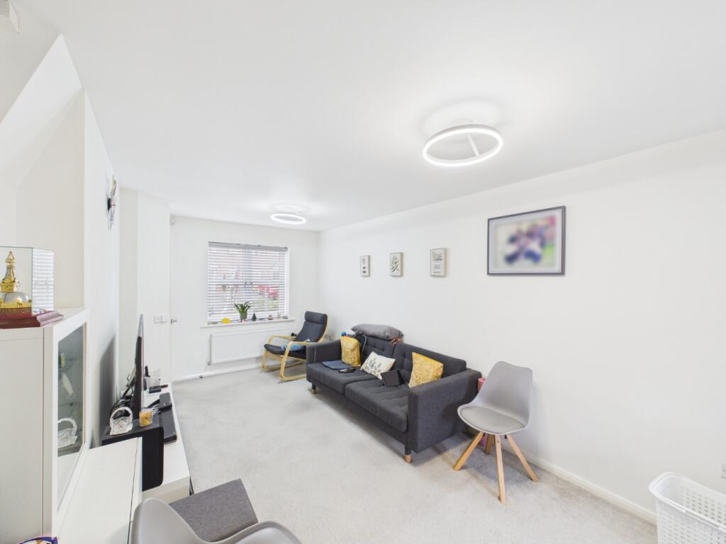 House in Hull, Kingswood - More