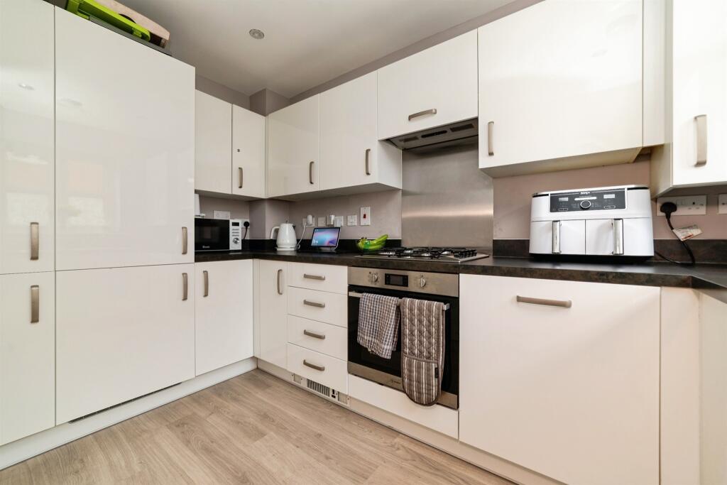 Sander Close, Stotfold, Hitchin photo 2