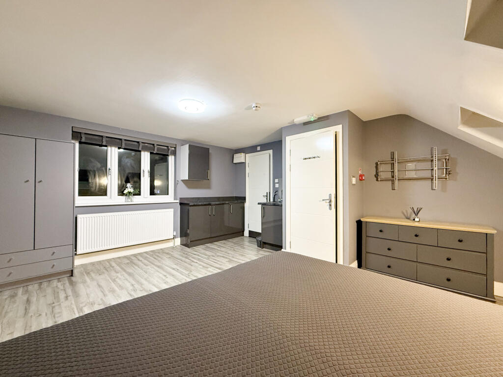 The Crossways, Hounslow, TW5 photo 2