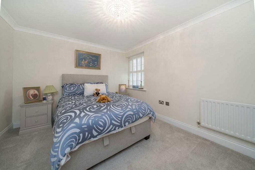 Apartment in Weybridge - View 5