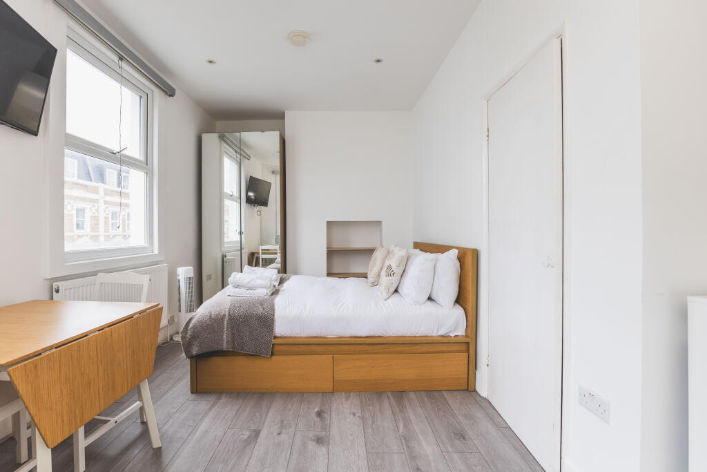 Studio flat for rent