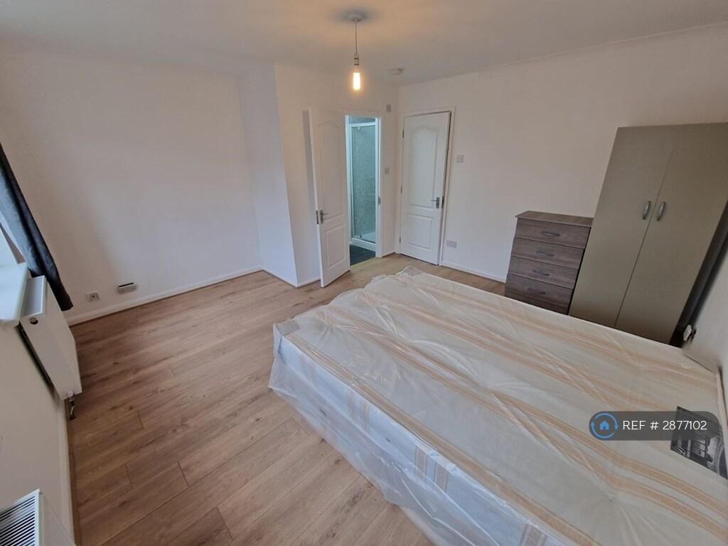 5 bedroom terraced house for rent