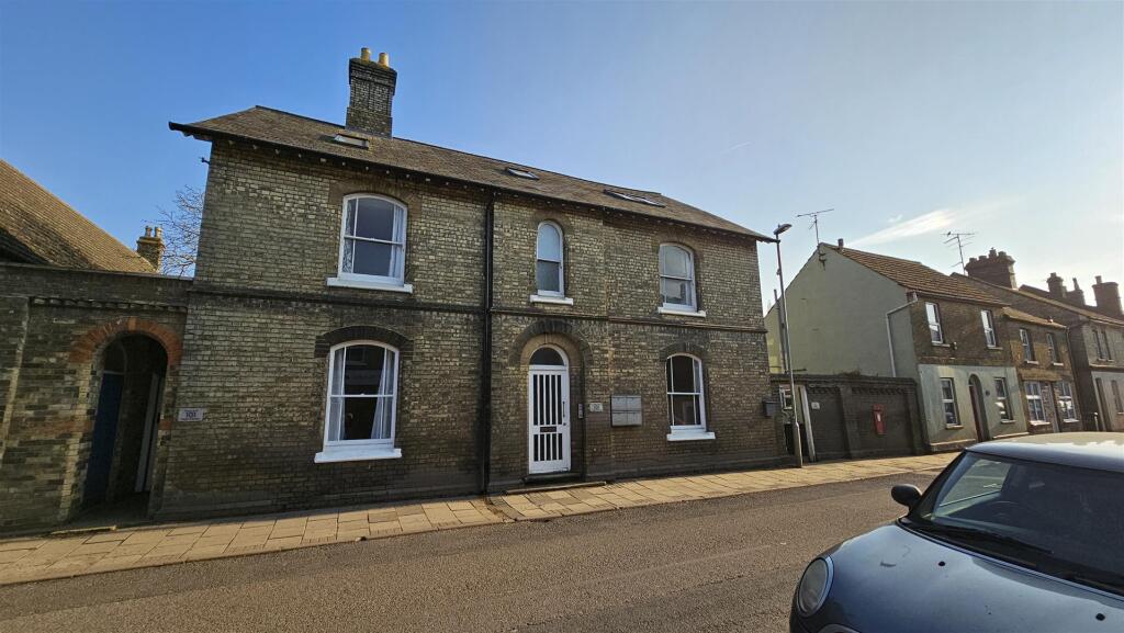 Main image of property: Flat 3, 101 High Street, Ramsey, Huntingdon