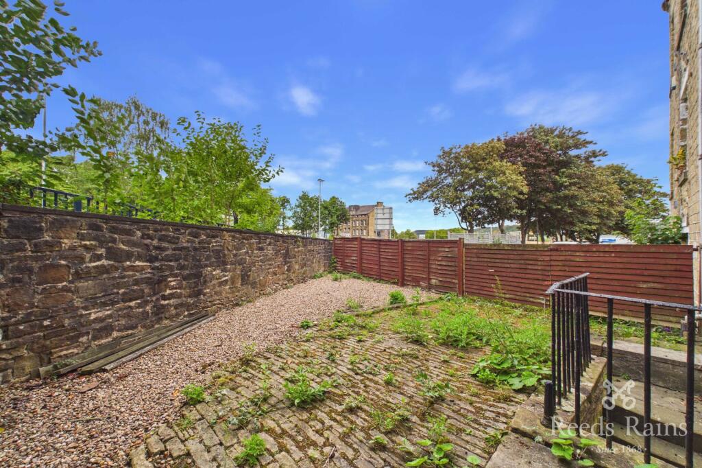 House in Kirklees, Shearing Cross, Highfields - View 4