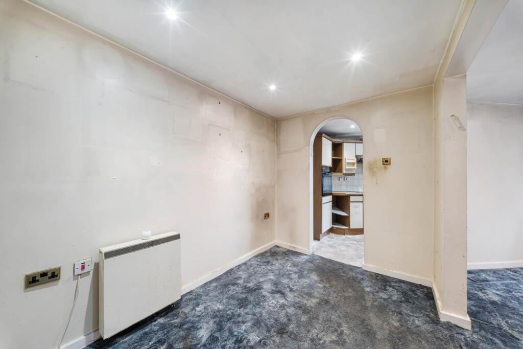 Apartment in Salford, Greater Manchester - View 5