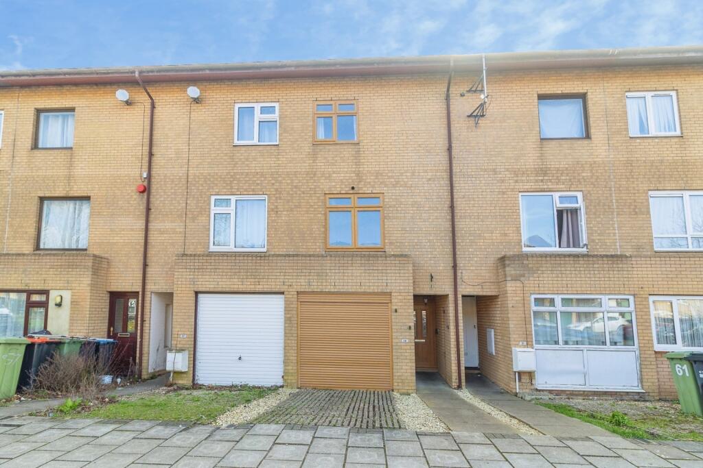 Main image of property: Towan Avenue, Fishermead, Milton Keynes, Buckinghamshire, MK6