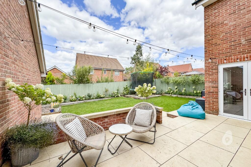 House in Wokingham, Emmbrook - View 4