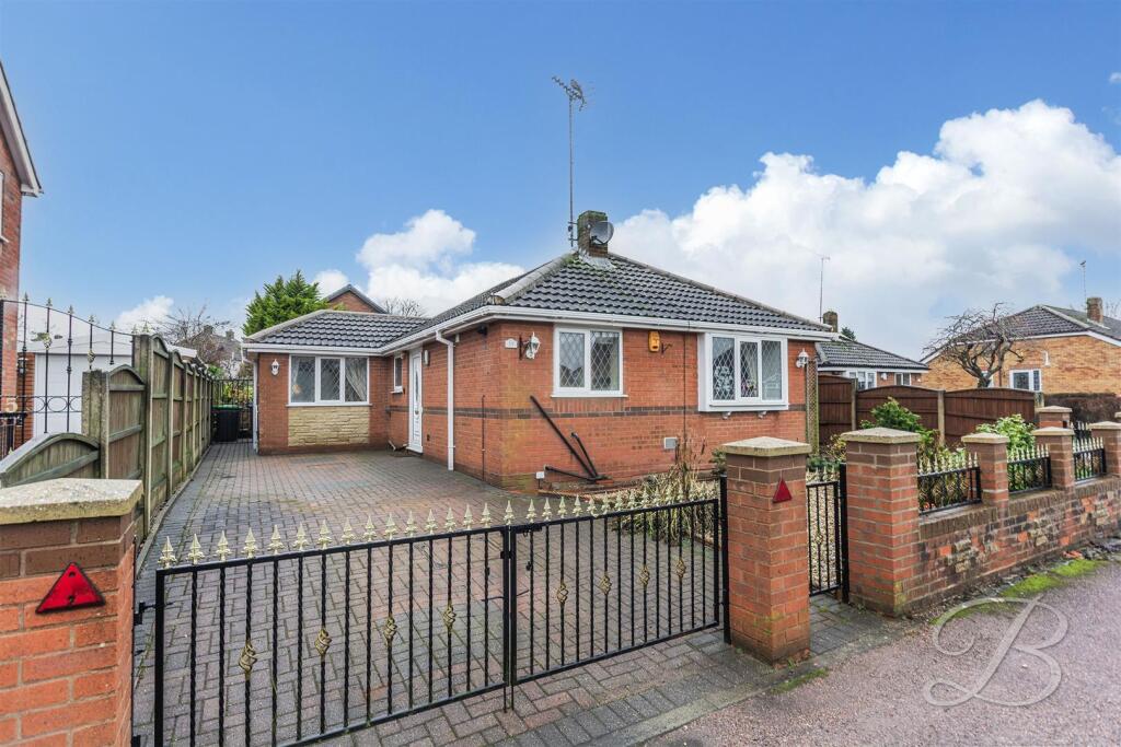 2-bed bungalow on Milldale Walk, Sutton-In-Ashfield, £240,000