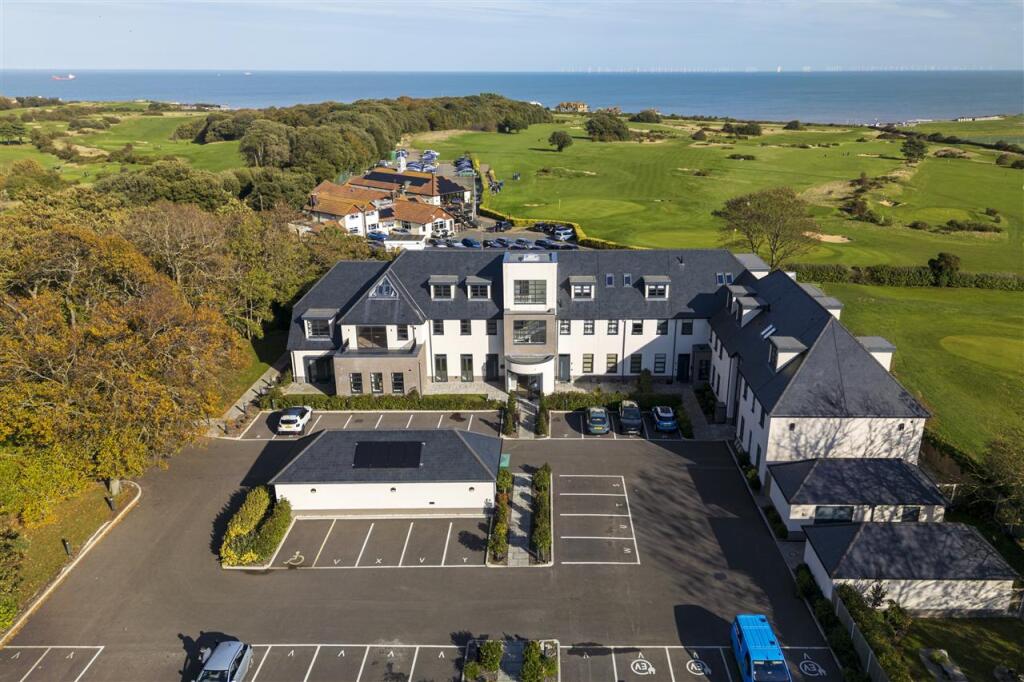 2-bed apartment on The Fairways, Convent Road, Broadstairs, £350,000