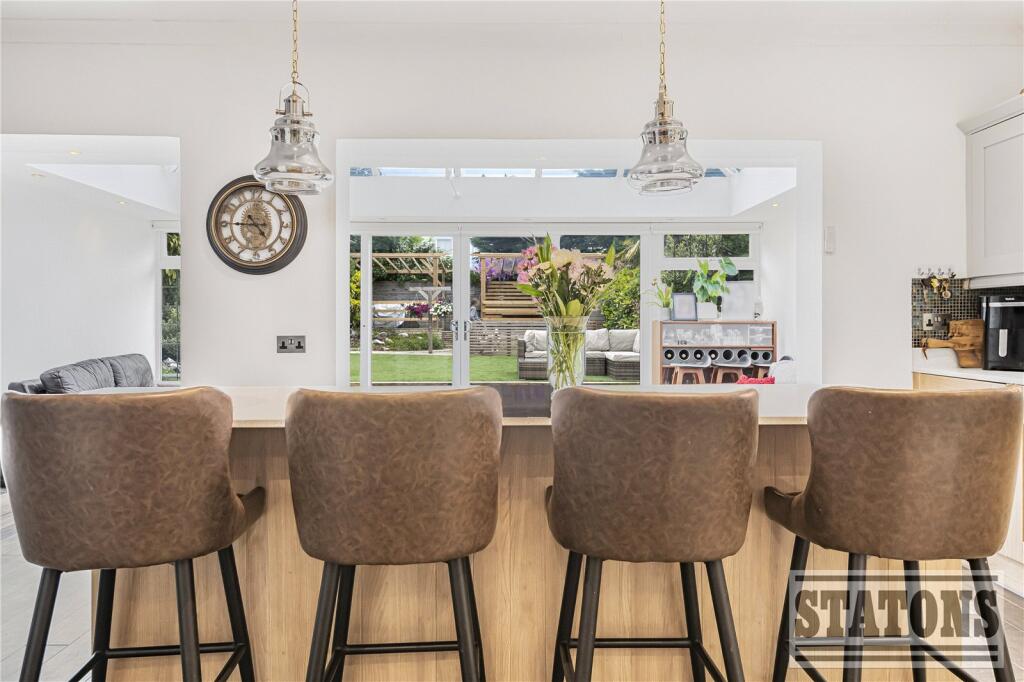 Willow End, Totteridge, N20 - More