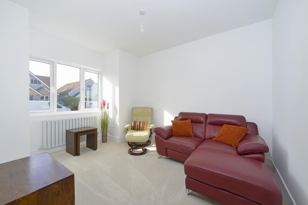 Birch Road, Godalming, Surrey, GU7 photo 3