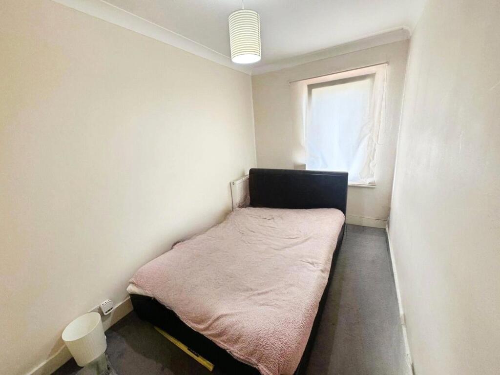 Apartment in Runnymede, Englefield Green - View 5