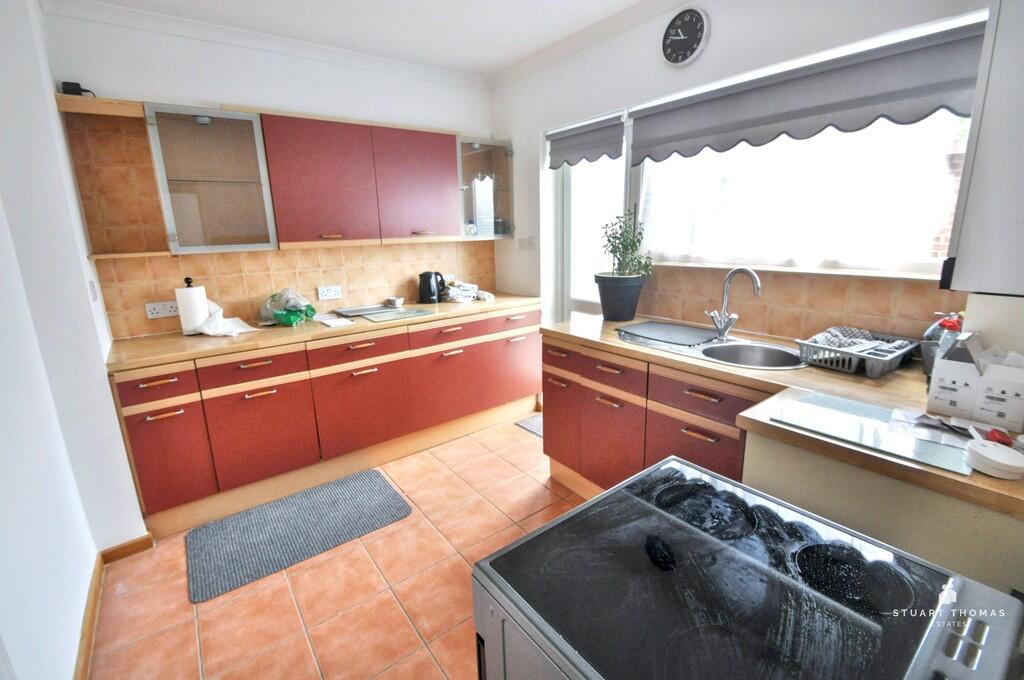Apartment in Basildon, Great Burstead and South Green - View 3