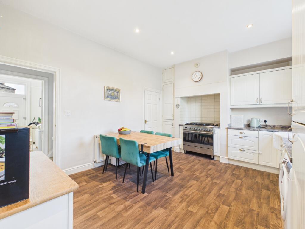 House in Wakefield - View 5