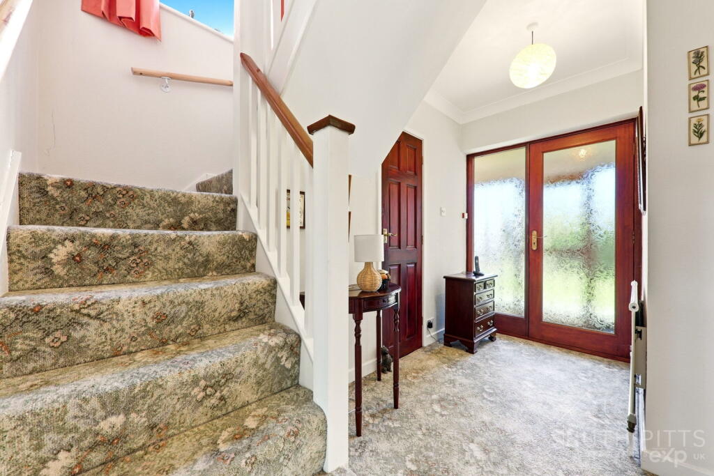 House in Wakefield - View 5