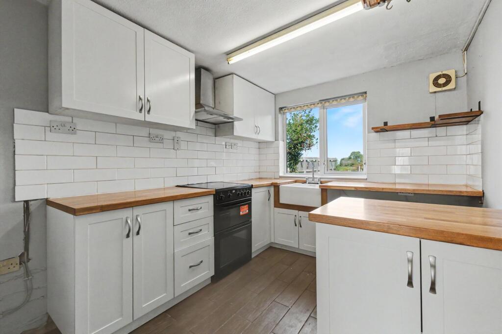 St. Swithins Drive, Lower Quinton, CV37 photo 2