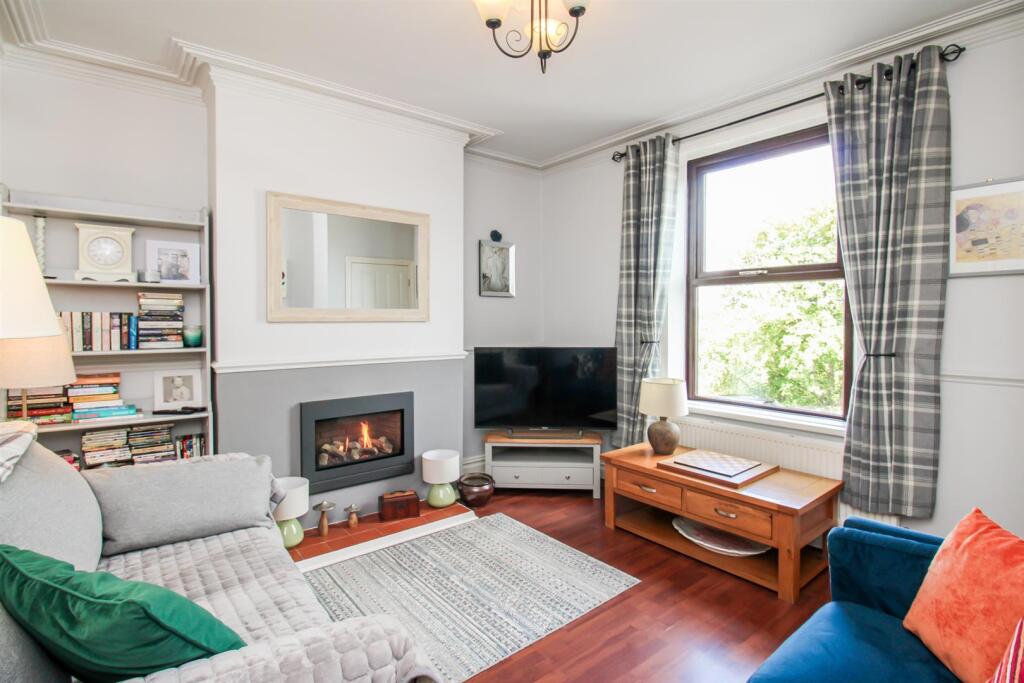 House in Wakefield - View 4