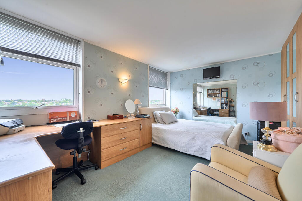 Apartment in Denham Green, Denham - More