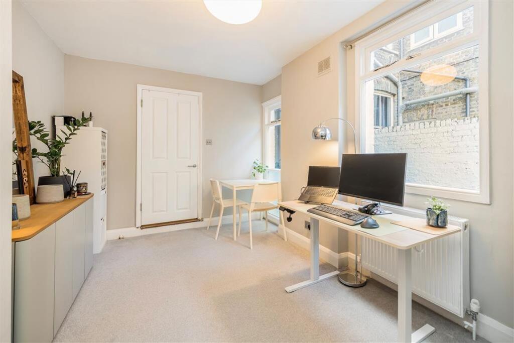 Apartment in London - View 5