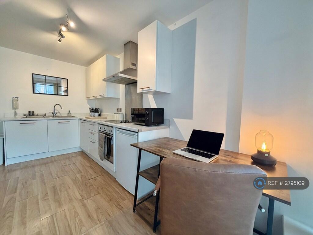 Apartment in Nottingham, Nottinghamshire - View 5