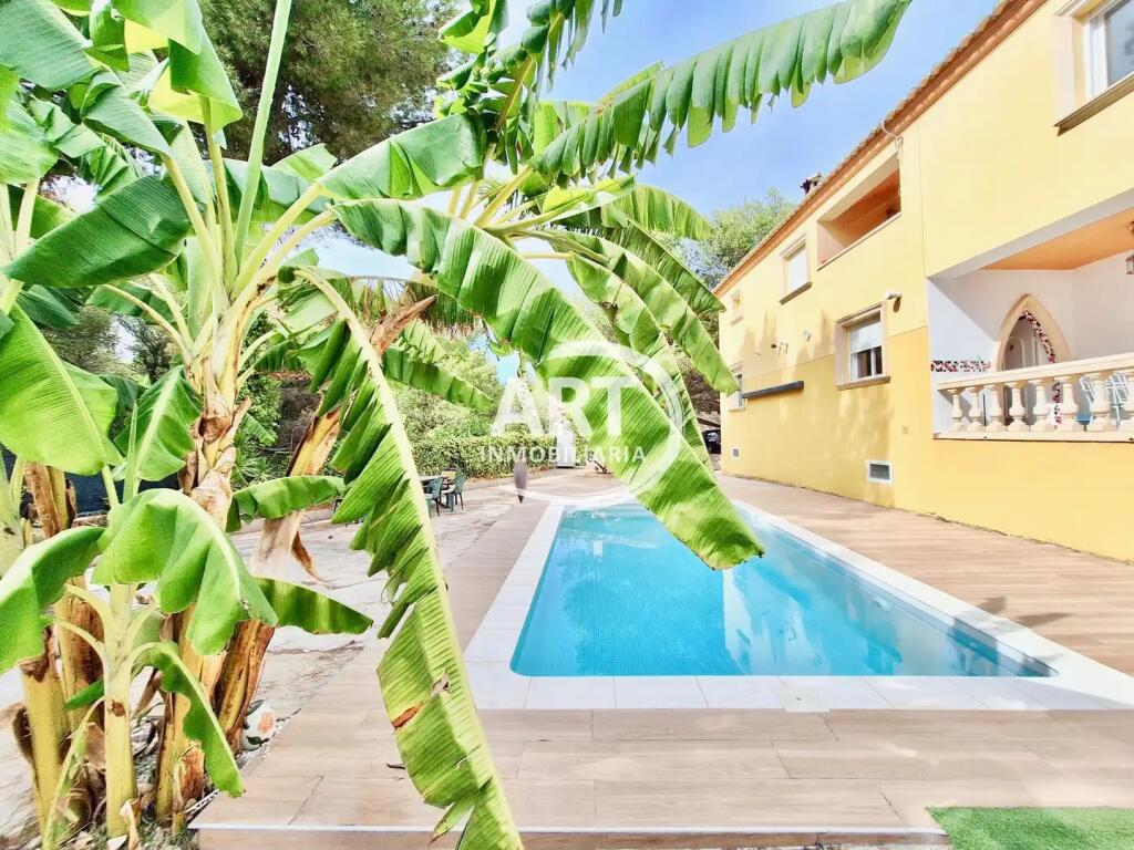 Main image of property: Valencia, Valencia, Serra