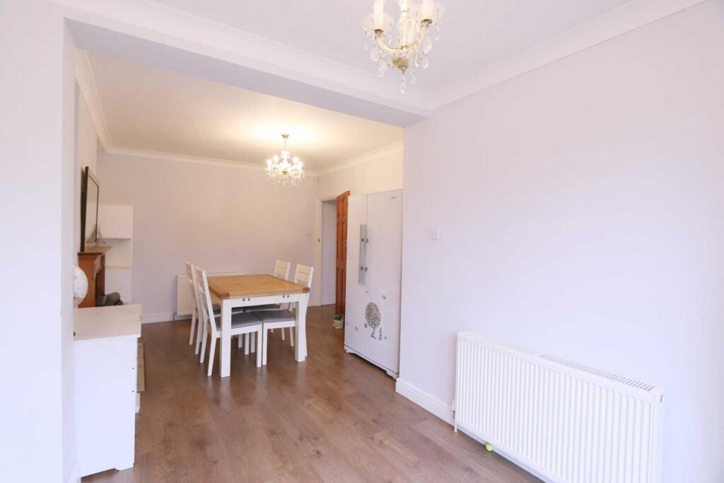 House in Sutton - More