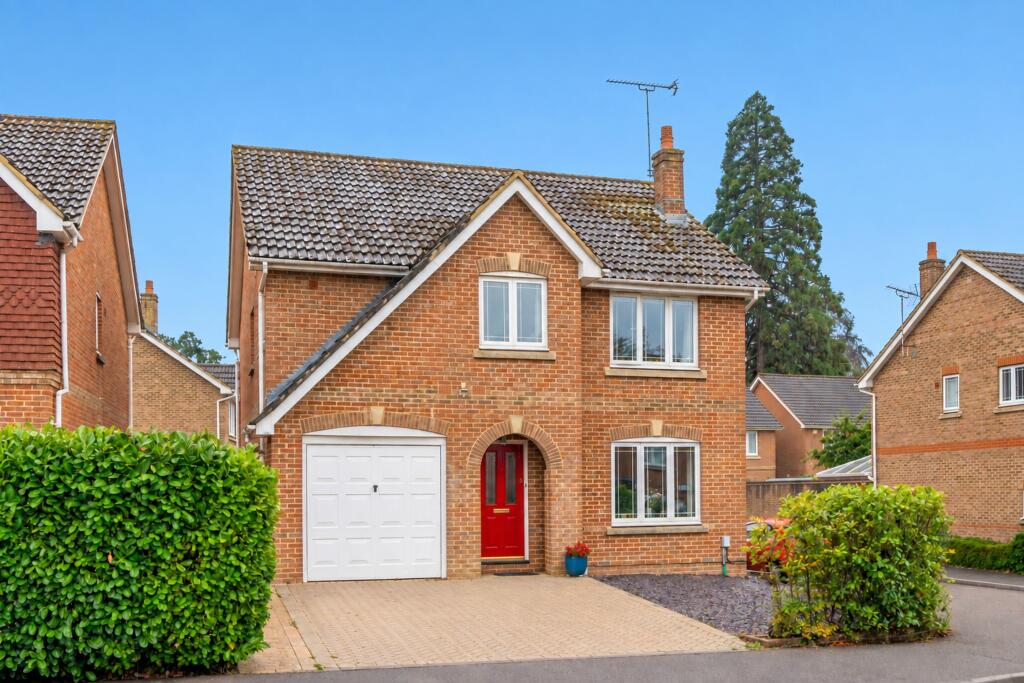 House in Woking, Knaphill