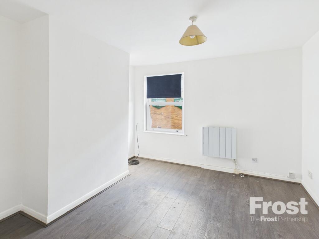 Apartment in Slough - View 4