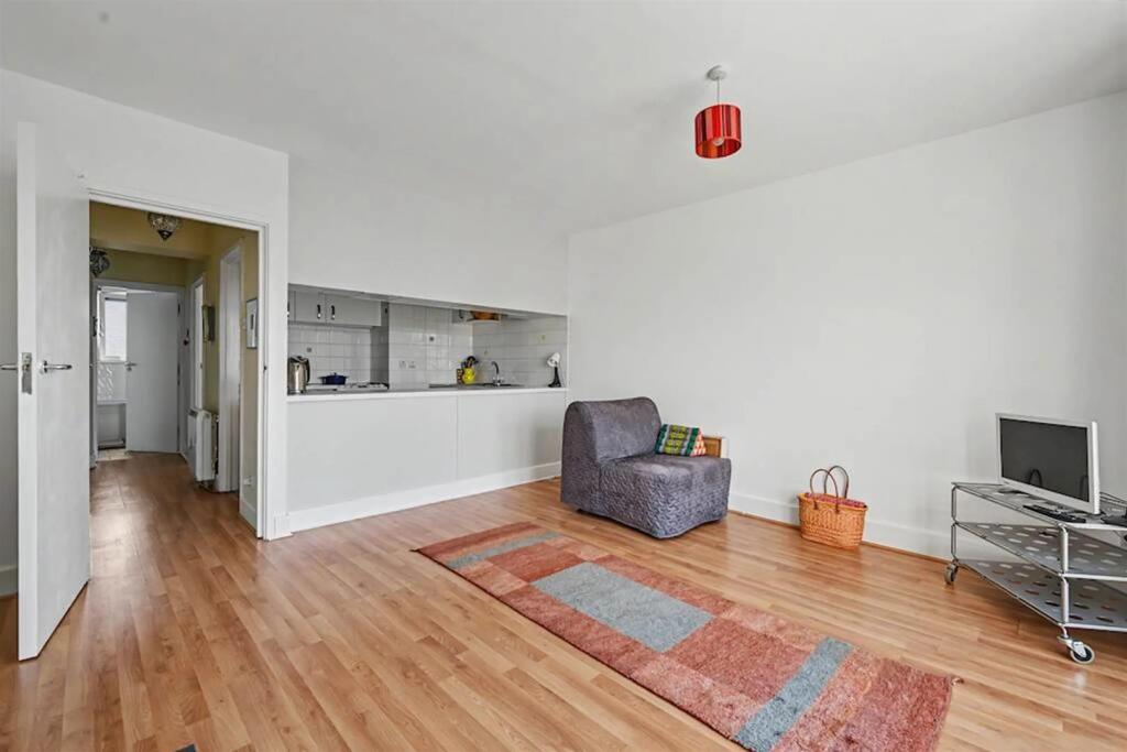 Apartment in London, Willesden Green, Dollis Hill - More