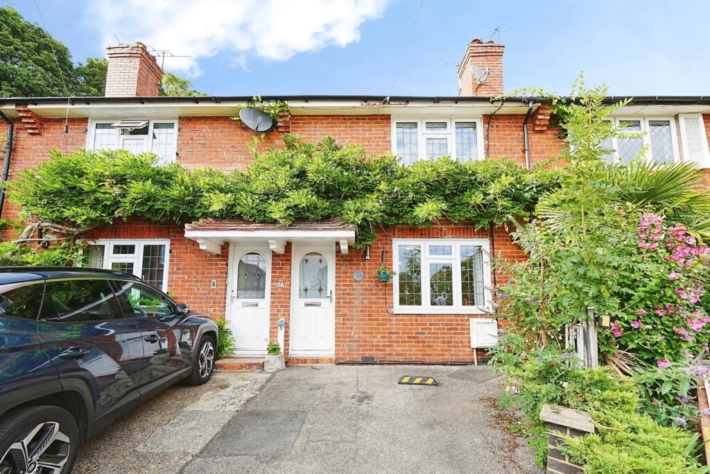 Main image of property: Foxearth Spur, South Croydon, CR2