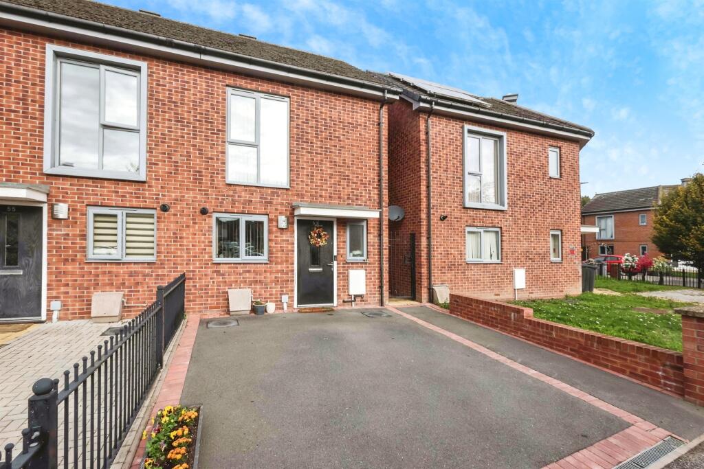 2-bed semi-detached on Platt Brook Way, Birmingham, £220,000